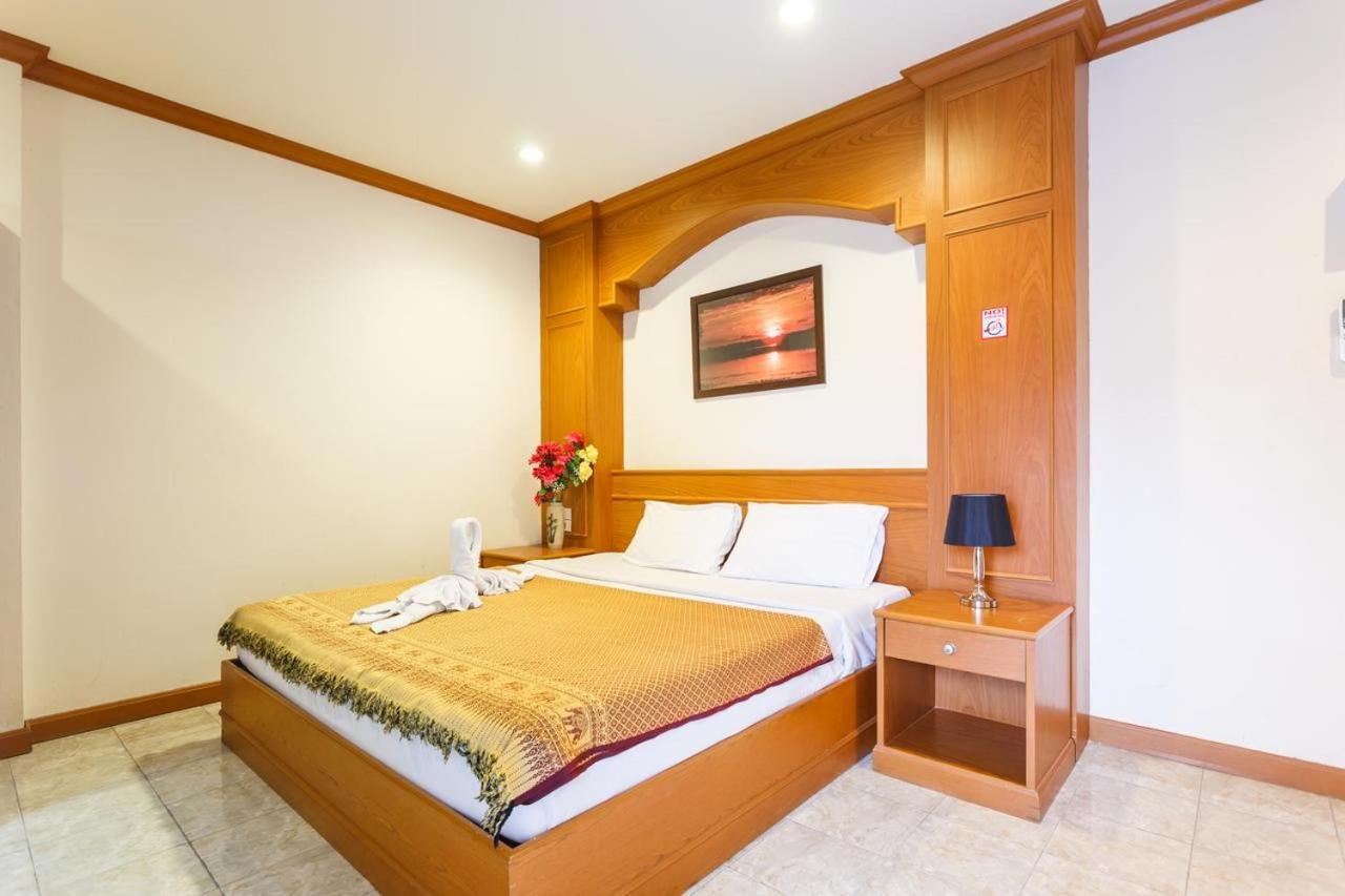 Oyo 739 Presley Guesthouse Phuket Patong Exterior foto