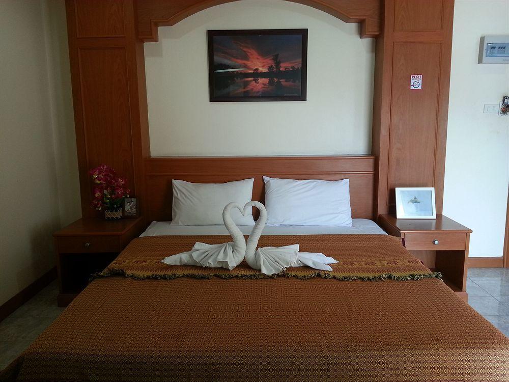 Oyo 739 Presley Guesthouse Phuket Patong Exterior foto