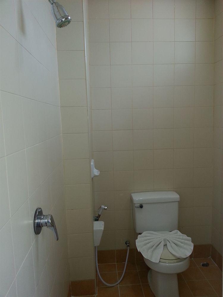 Oyo 739 Presley Guesthouse Phuket Patong Exterior foto