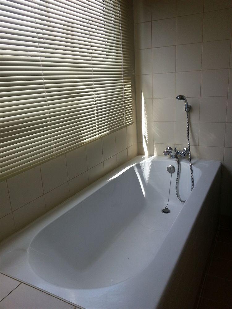 Oyo 739 Presley Guesthouse Phuket Patong Exterior foto