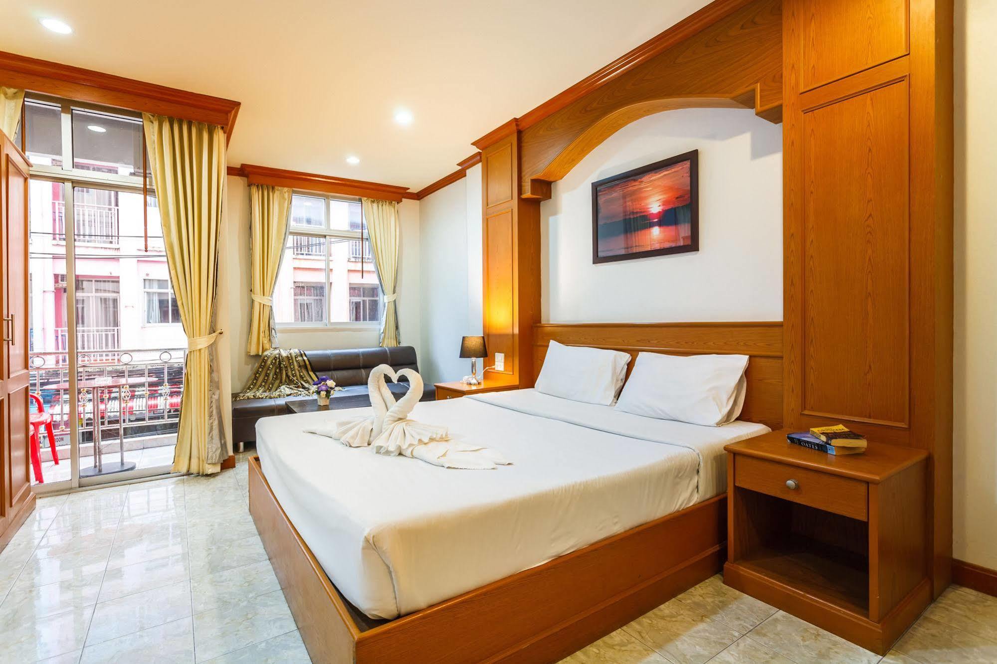 Oyo 739 Presley Guesthouse Phuket Patong Exterior foto