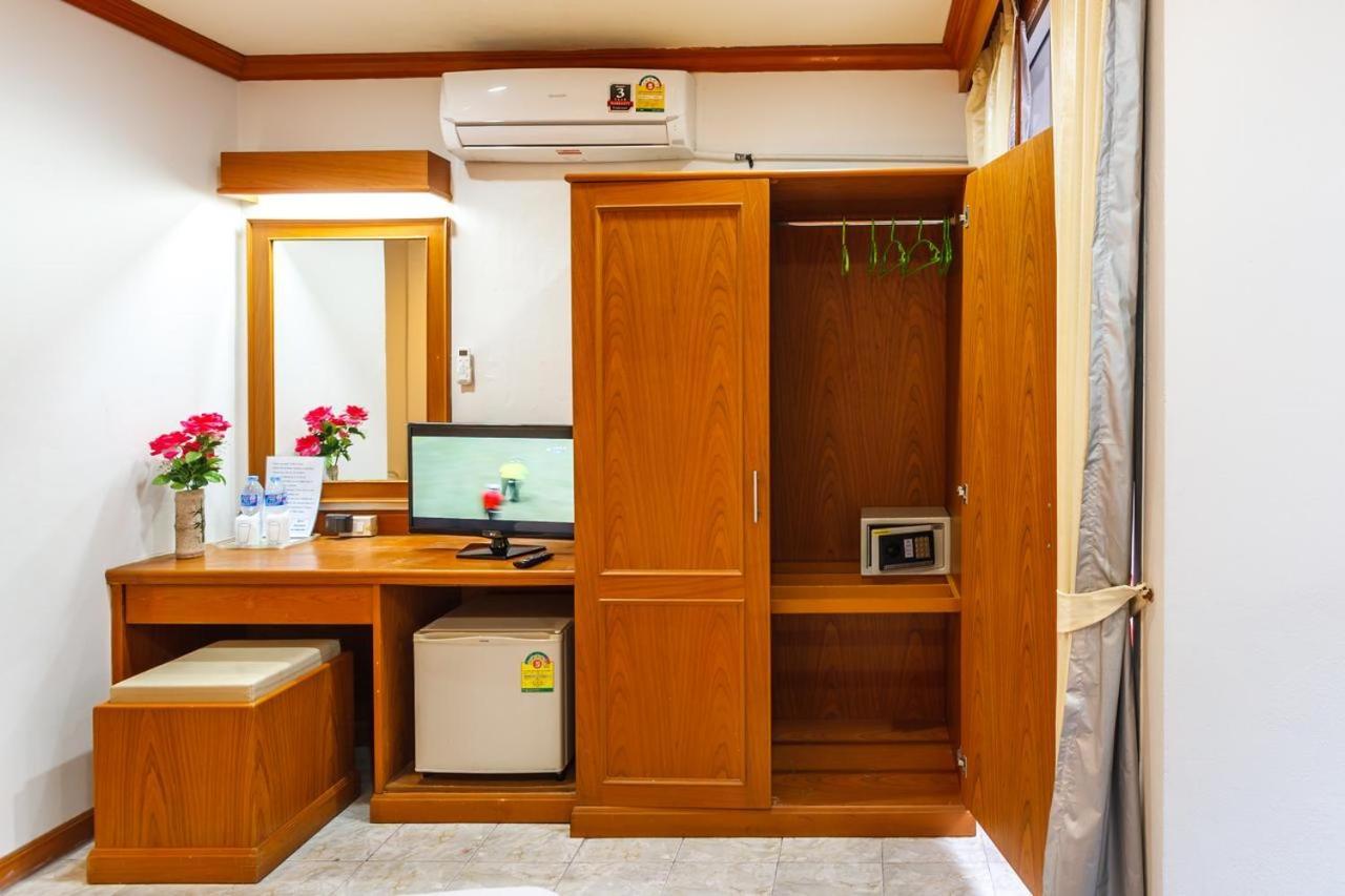 Oyo 739 Presley Guesthouse Phuket Patong Exterior foto