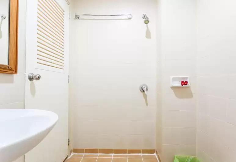 Oyo 739 Presley Guesthouse Phuket Patong Exterior foto